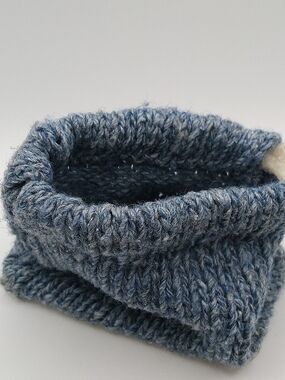 Handmade Blue Knit Jewelry Travel Pouch – Women’s OS